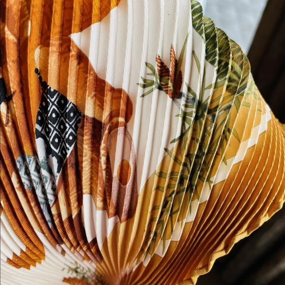 AUTHENTIC HERMES WOMENS PLISSE SILK SCARF - Picture 9 of 11